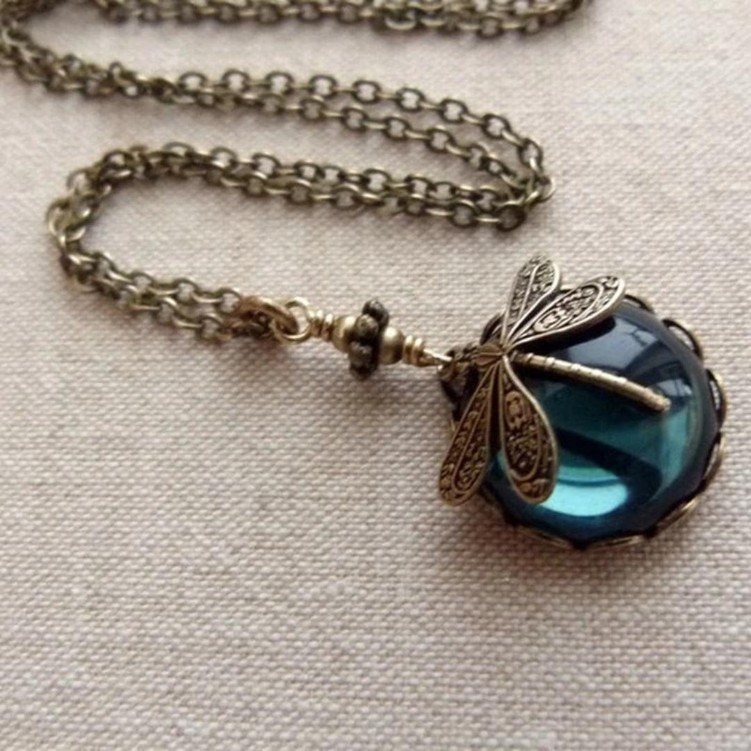 Beautiful Vintage Dragonfly Necklace with Bonus Earrings – Limited Time Offer